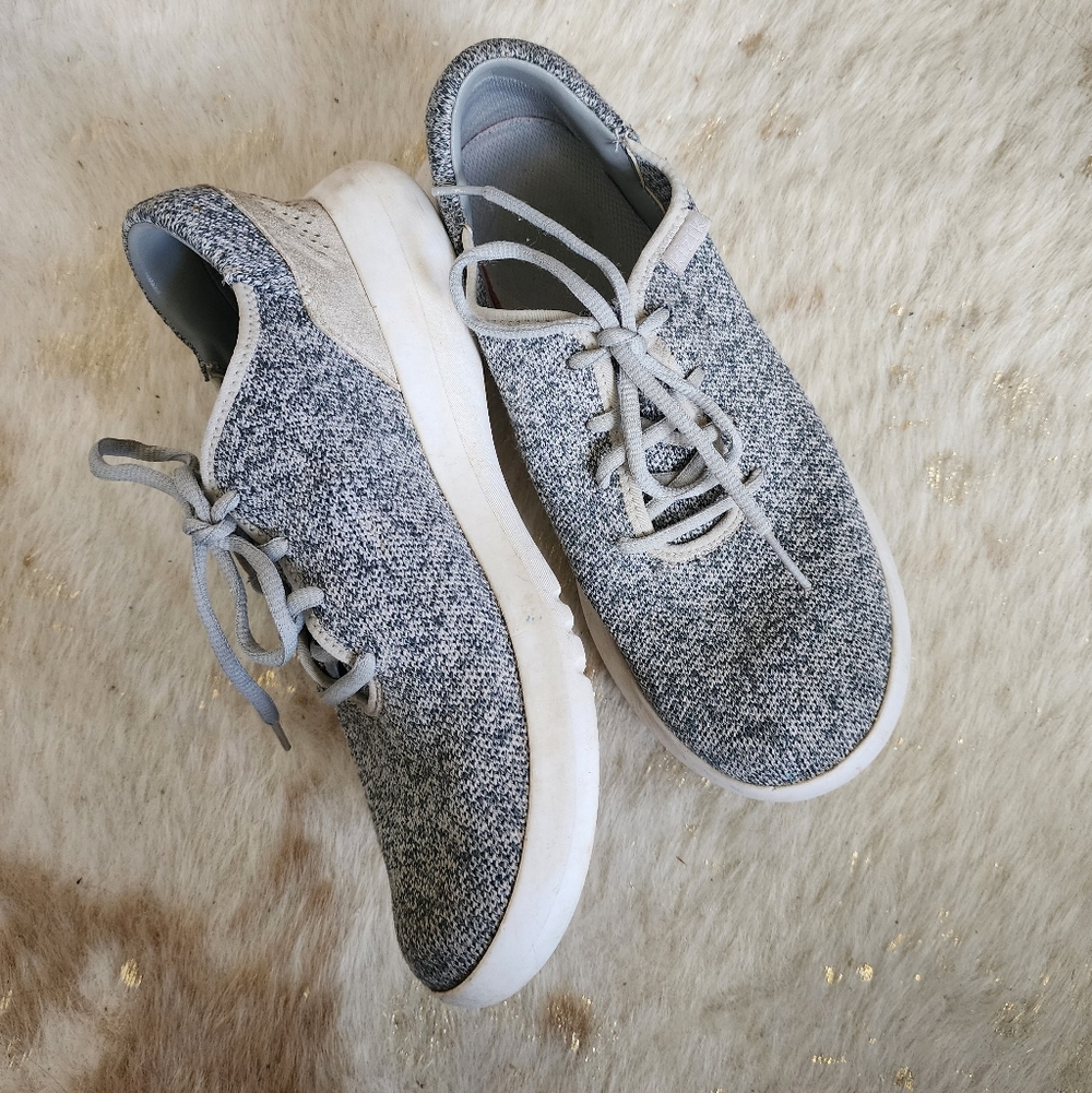 Kizik Shoes Womens Size 9 Wide Grey & White Comfort‎ Recovery Running Sneakers